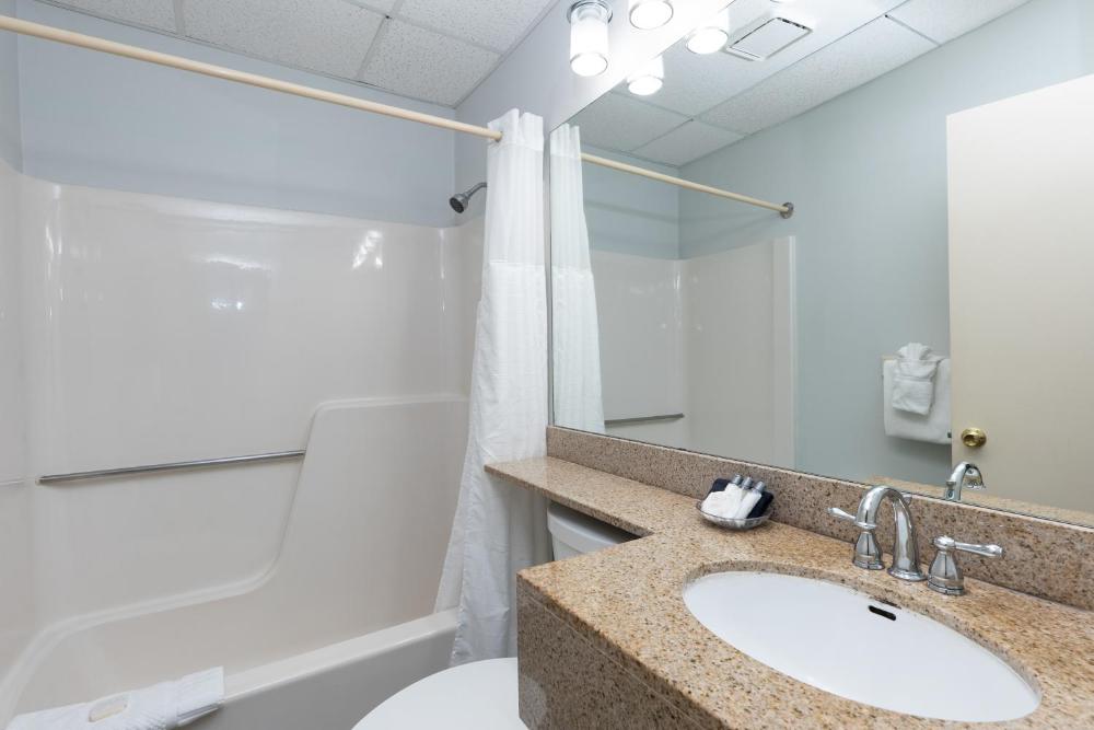 Two Queen Economy Room interior